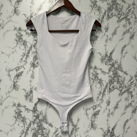 Women’s Trendy Sexy Casual V Neck Double Lined Sleeveless Slimming Size S - Picture 5 of 9